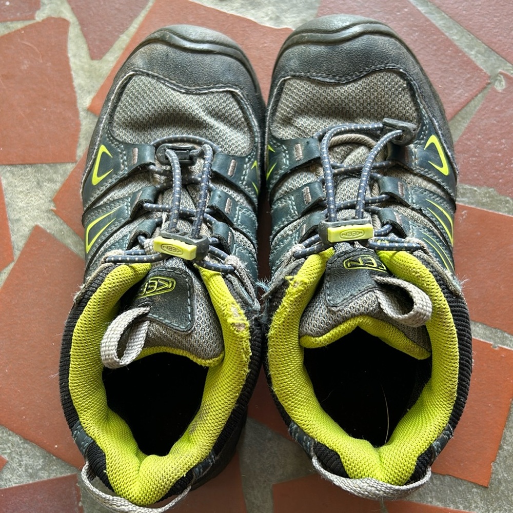 Keen hiking boots big kid size 1